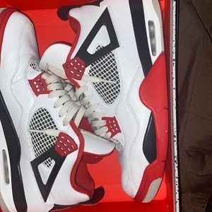 Jordan fire red 4s
